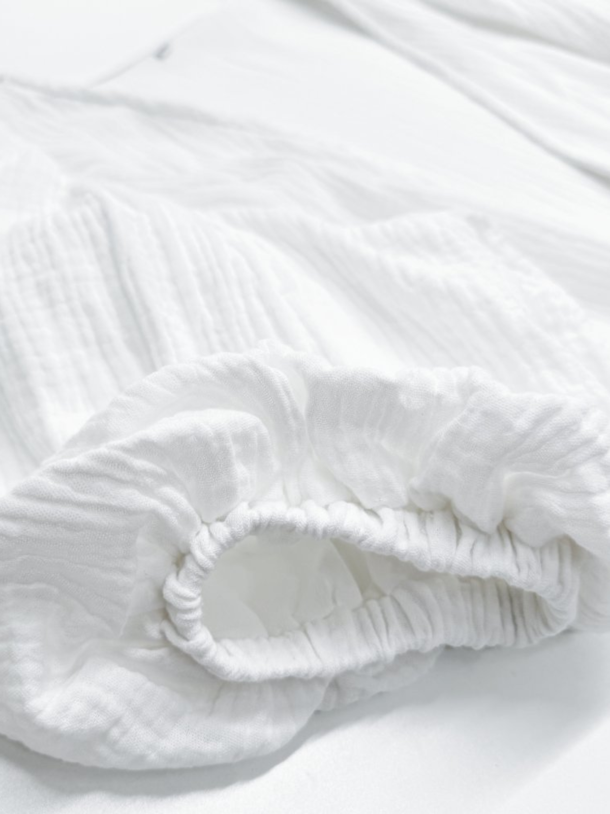 Wickelkleid für die Schwangerschaft aus Baumwolle mit Puffärmeln
