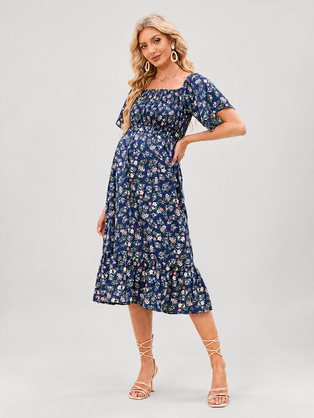 Midikleid für die Schwangerschaft mit Blumenmuster und Smok-Oberteil